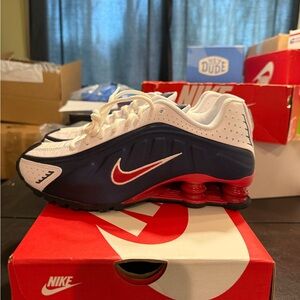 Brand new Nike Shox R4 Navy/Red/White (GS) size 6.5y/8 women